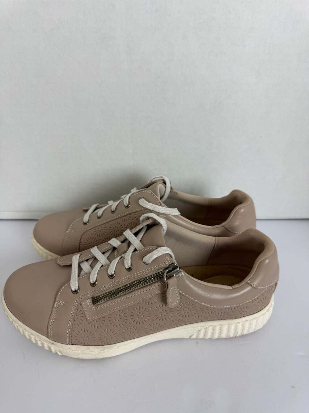 Clarks - Picture 7 of 8